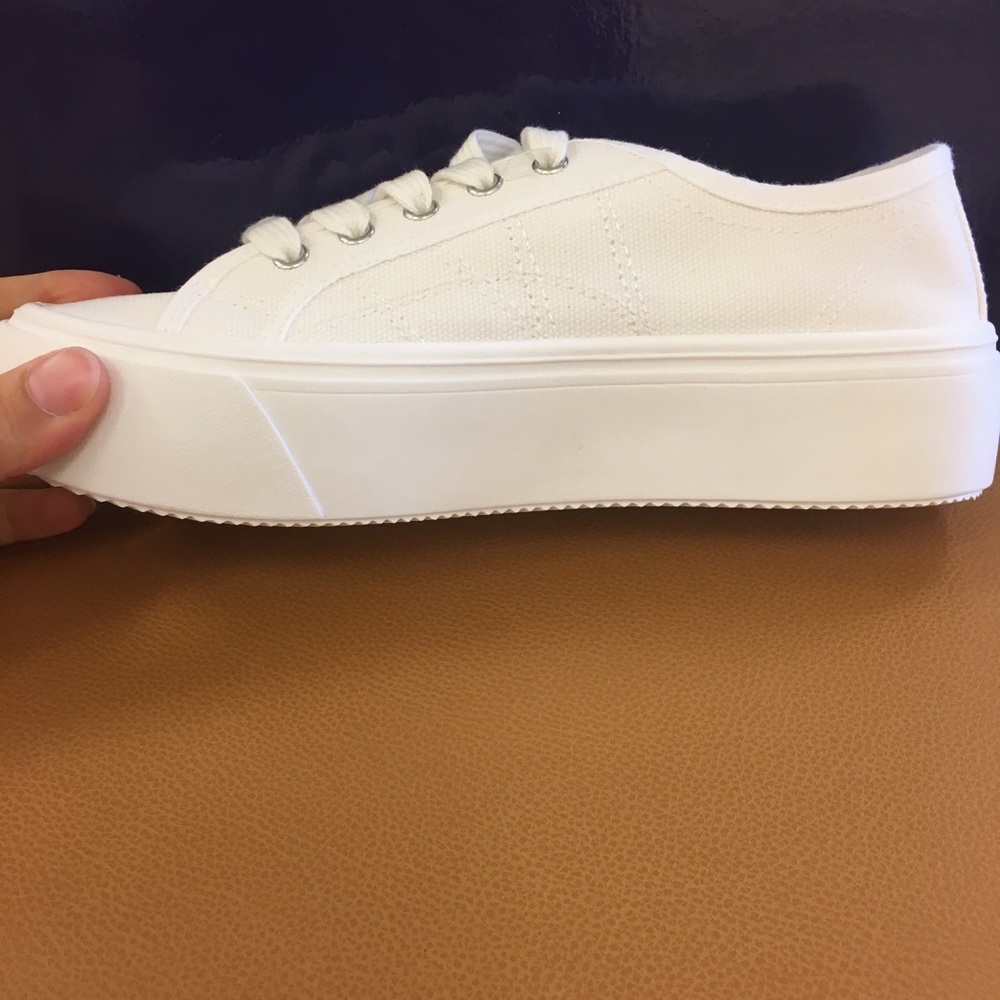 🤍Madden Girl Creamy White Sneaker🤍 - Picture 2 of 4